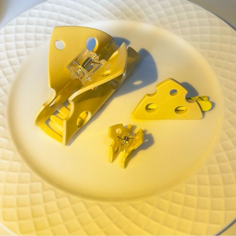 Cheese - Shaped Hair Claw Clips 3-piece Set - Adorable and Functional Hair Accessories