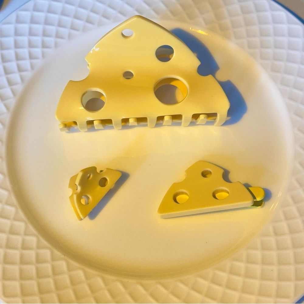 Cheese - Shaped Hair Claw Clips 3-piece Set - Adorable and Functional Hair Accessories