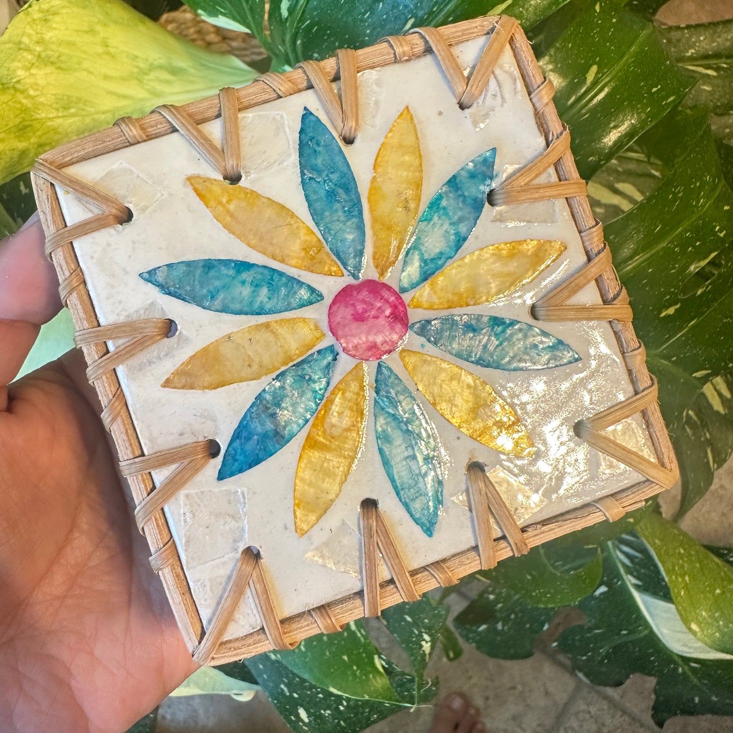 Set of 4 random color Handcrafted Resin & Rattan Coaster Set - Decorative Drink Mats for Tea Cups
