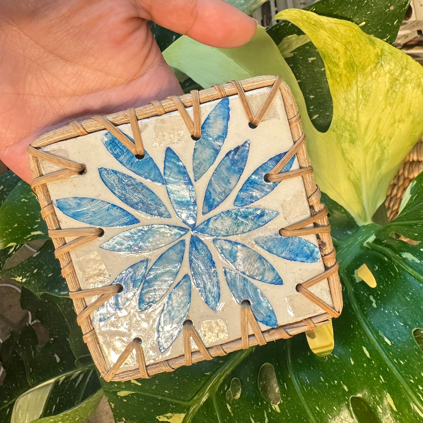 Set of 4 random color Handcrafted Resin & Rattan Coaster Set - Decorative Drink Mats for Tea Cups