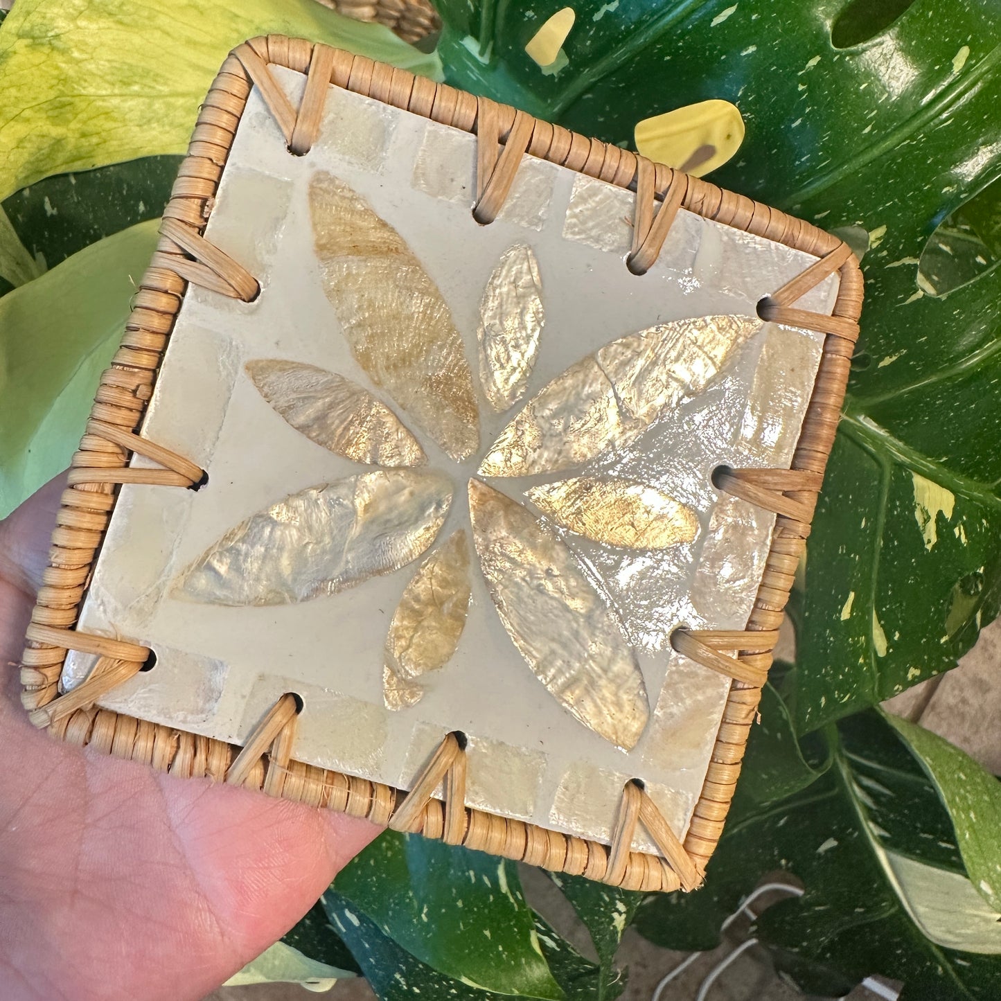 Set of 4 random color Handcrafted Resin & Rattan Coaster Set - Decorative Drink Mats for Tea Cups
