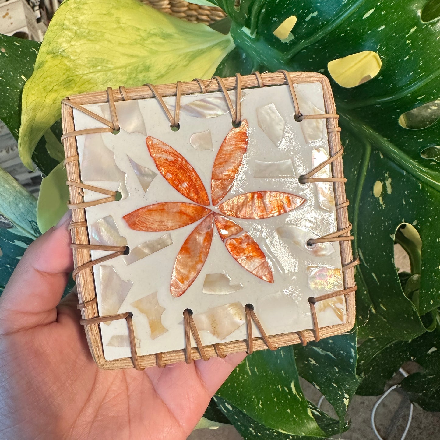 Set of 4 random color Handcrafted Resin & Rattan Coaster Set - Decorative Drink Mats for Tea Cups