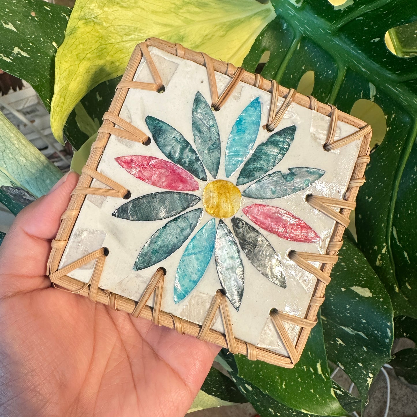 Set of 4 random color Handcrafted Resin & Rattan Coaster Set - Decorative Drink Mats for Tea Cups