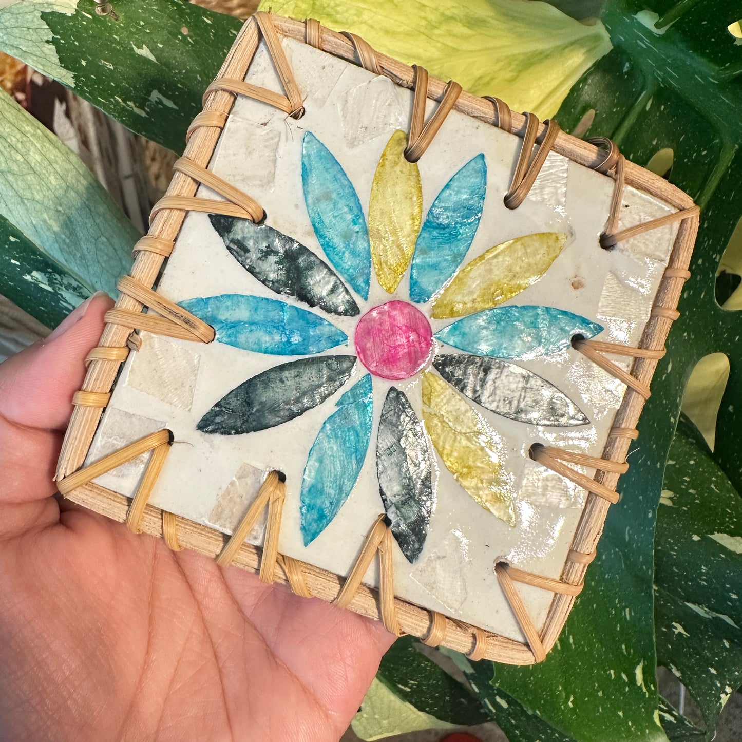 Set of 4 random color Handcrafted Resin & Rattan Coaster Set - Decorative Drink Mats for Tea Cups