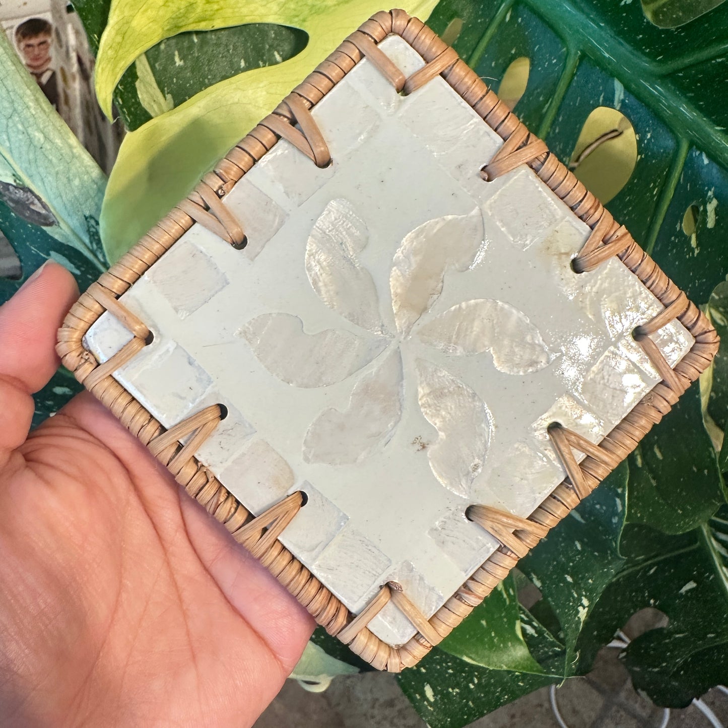 Set of 4 random color Handcrafted Resin & Rattan Coaster Set - Decorative Drink Mats for Tea Cups