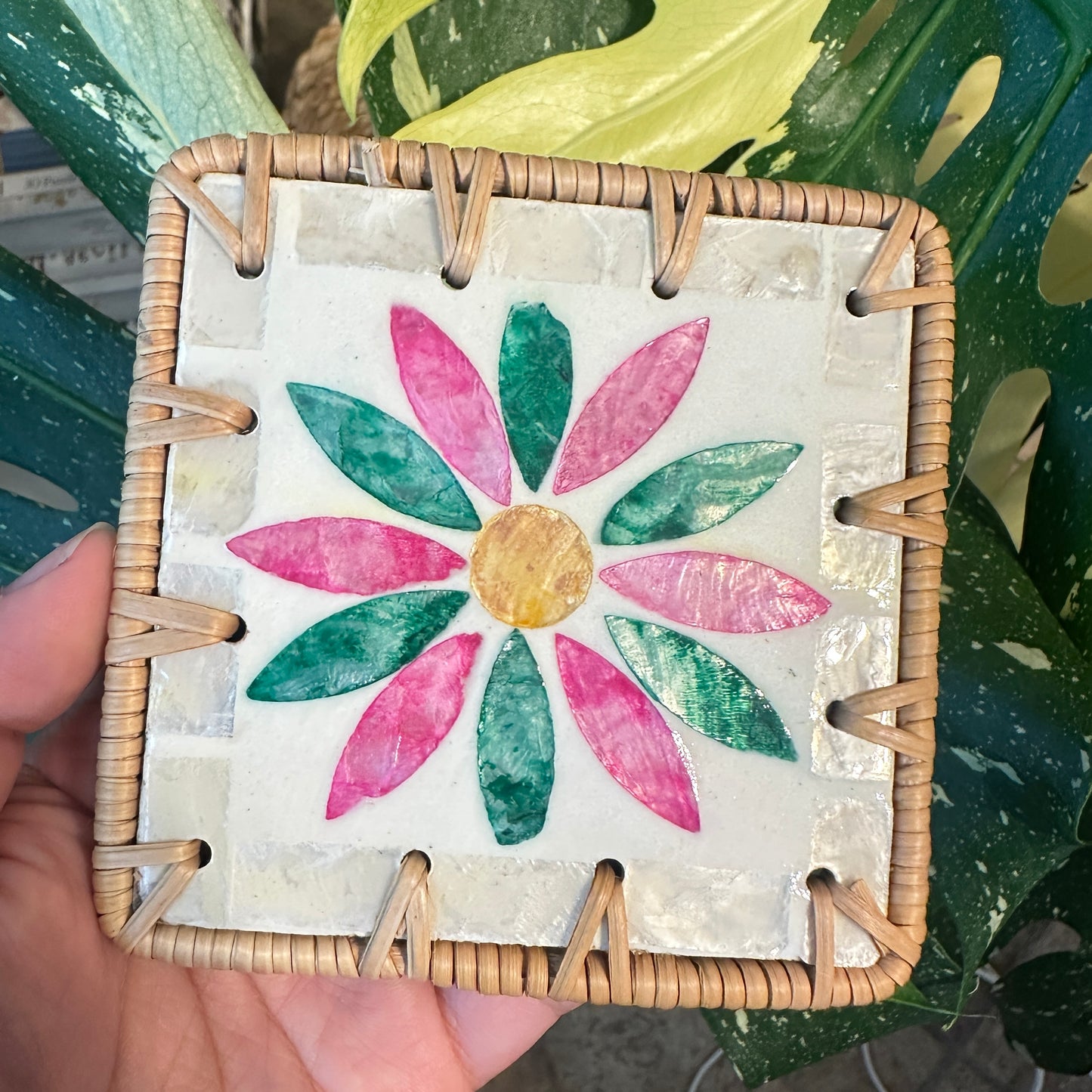Set of 4 random color Handcrafted Resin & Rattan Coaster Set - Decorative Drink Mats for Tea Cups