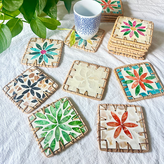 Set of 4 random color Handcrafted Resin & Rattan Coaster Set - Decorative Drink Mats for Tea Cups